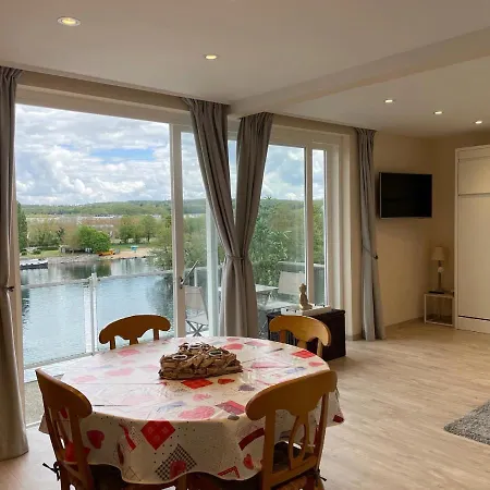 Studio Vue Sur Meuse شقة *